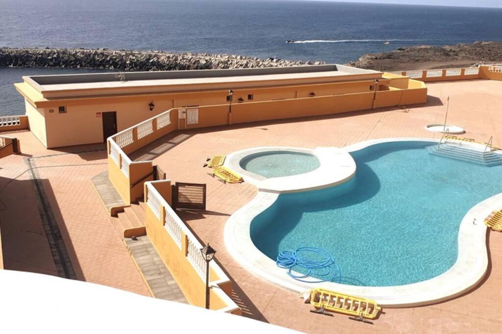 Apt Con Piscina Playa Roja, Ла-Рестінґа Екстер'єр фото