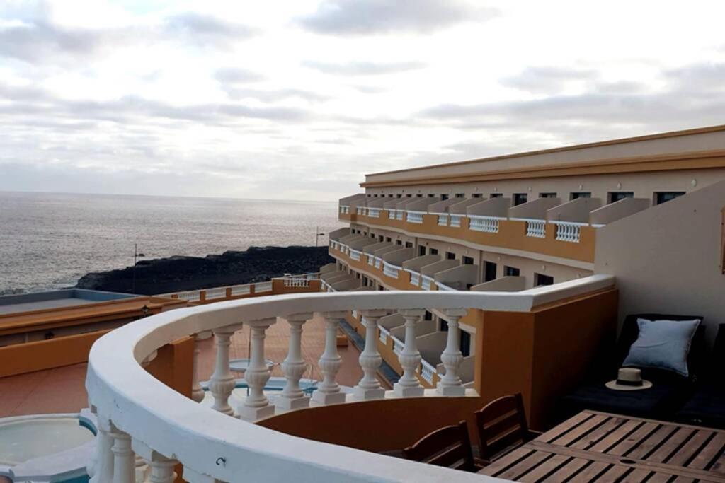 Apt Con Piscina Playa Roja, Ла-Рестінґа Екстер'єр фото